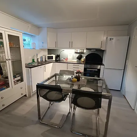 Apartmán 3-roms Leilighet, Innsjekk Uten Vert. Egen Inngang *